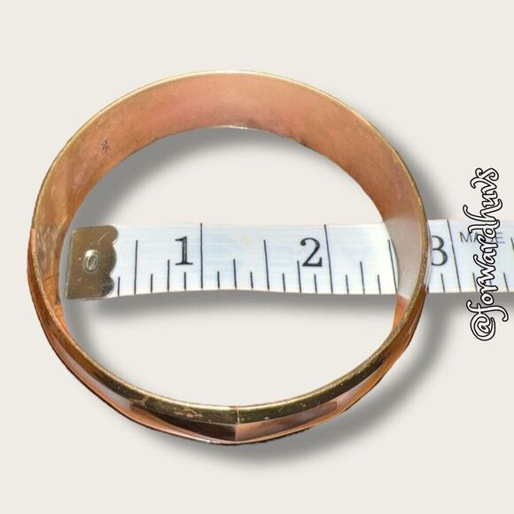 Mother of Pearl Bangle Bracelet - Picture 5 of 7